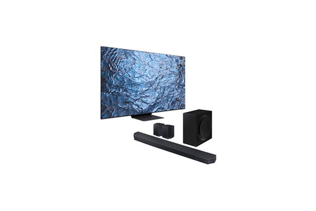 Billede af et Samsung-TV og soundbar på en hvid baggrund