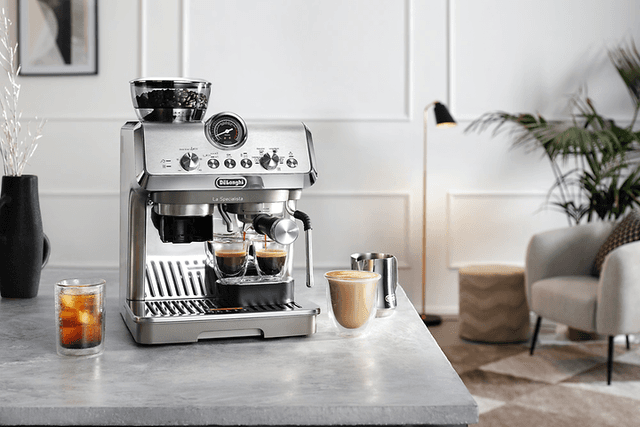delonghi-la-specialista-arte-evo coffemachine on table