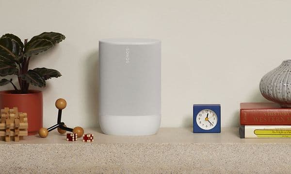 Sonos Move 2 -kaiutin hyllyllä
