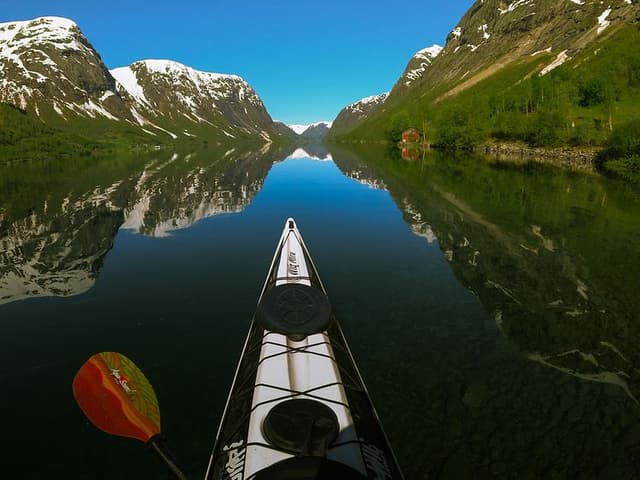 Foto tatt av en landskap, tatt med GoPro HERO12 Black fra en kajakk