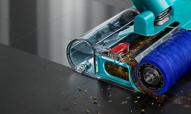 Lähikuva Dyson V15 Submarine -imurin Wet Roller -suulakkeesta