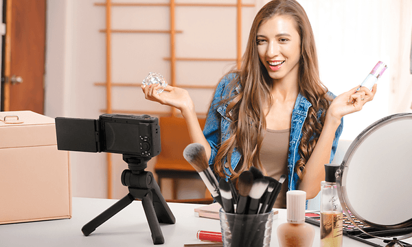 Sony ZV-1 vlogging camera with fast and precise focus transitions