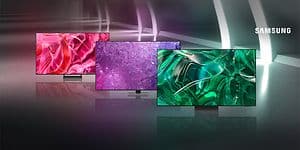 Tre forskjellige størrelser Samsung TVer med rosa, lilla og grønn bakgrunn