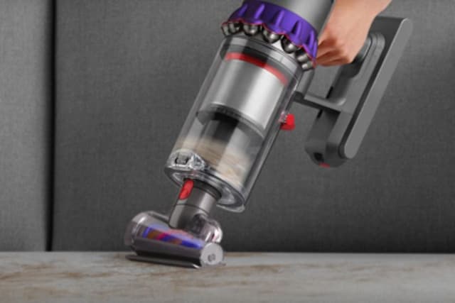 Personstøvsuger sofa med Dyson Gen5detect og hårskrueverktøy