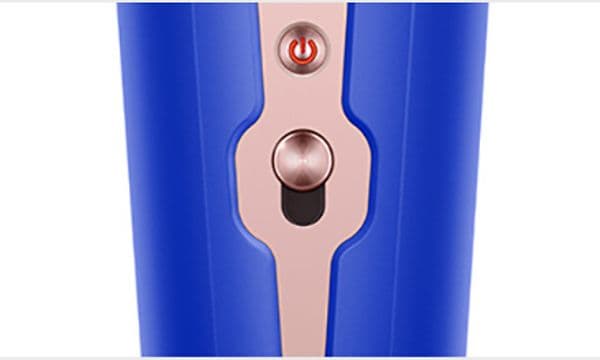 Nærbilde av Dyson Corrale™ rettetang Special edition og dens automatiske avstengingsfunksjon