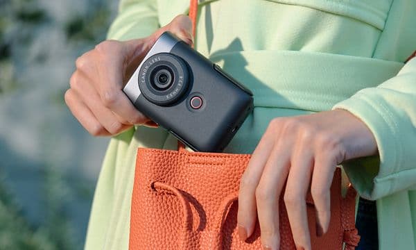 Canon Powershot V10 - alt-i-ett i lomma