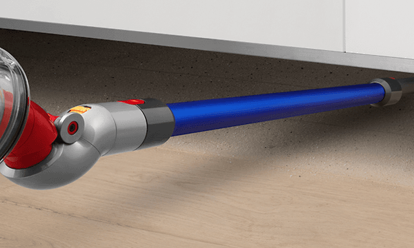 Dyson-varsi-imuri matalien paikkojen adapterilla varustettuna
