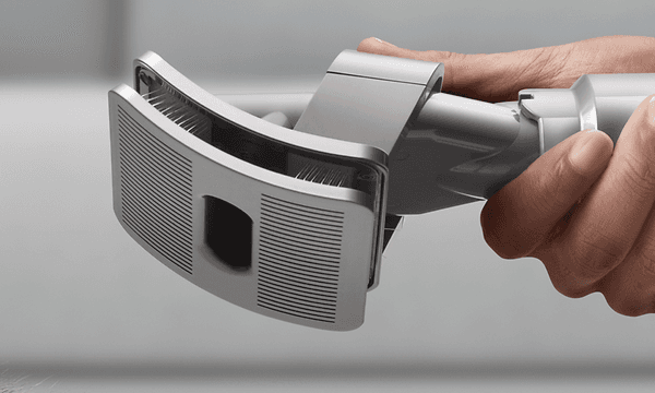 Dyson - Støvsuger - Close up af Dyson Pet Groom-børsten med selvrens-funktion
