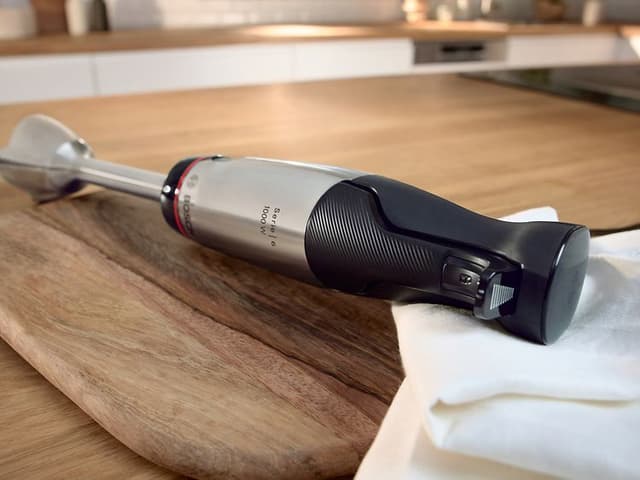 Bosch ErgoMaster Series 6 stavmikser på benkeplate i tre