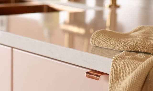 Epoq Trend Blush kitchen with Silestone worktop and a kitchen towel