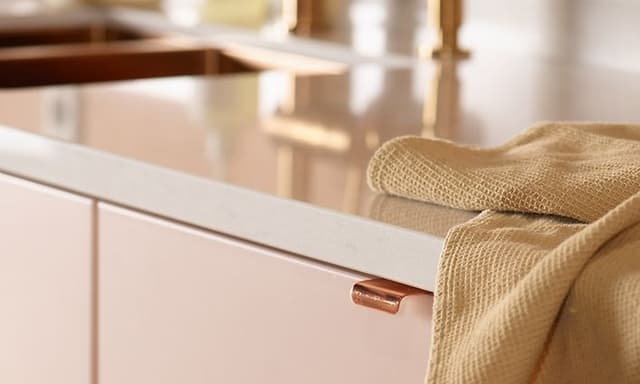 Epoq Trend Blush kitchen with Silestone worktop and a kitchen towel