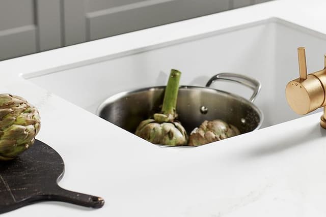 EPOQ Shaker Steel Grey kitchen with Silestone worktop