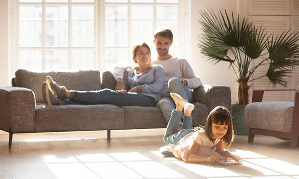 Luftkvalitet - Familie i en stue