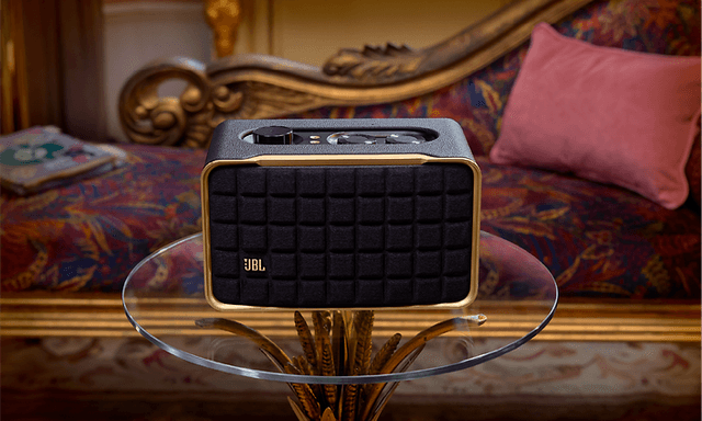 JBL Authenthics 200 -kaiutin suoraan edestä kuvattuna