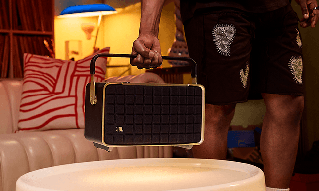 Enriched - CE - JBL Authentics 300 person holder i håndtaket
