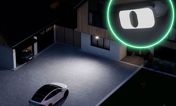 CE - Arlo - Floodlight over driveway