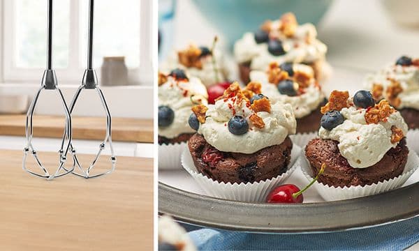 Delt bilde med Bosch StyLine-håndmikser sine visper og et bilde av muffins