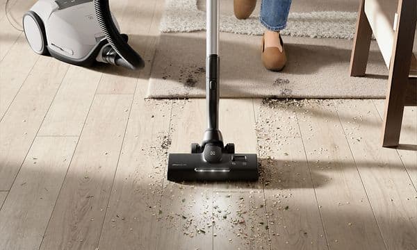 Electrolux 800 støvsuger med ledning som fjerner fint støv og rusk fra tregulv