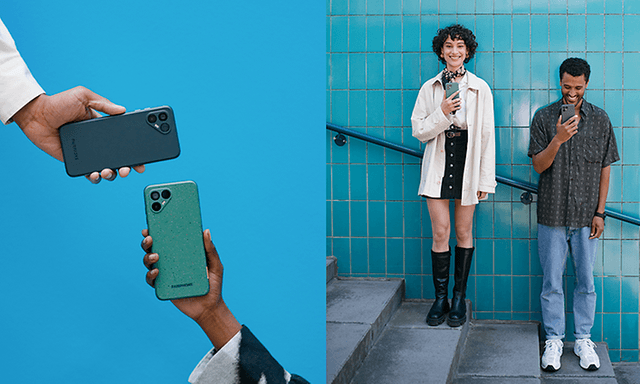 Fairphone 4-telefoner i grå og grønn i hendene på en gutt og hente