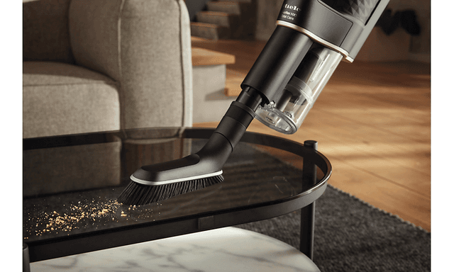 Miele Duoflex HX1 CarCare trådløs stavstøvsuger med fokus på den myke universalbørsten for ømfintlige overflater