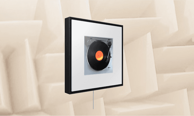 Samsung Music Frame avbildet fra venstre