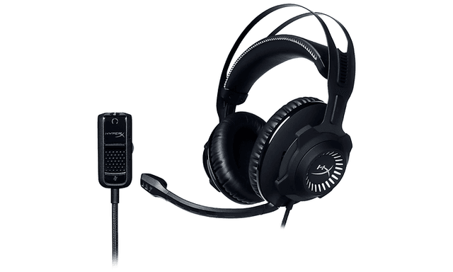 Ett svart headset med mikrofon av märket HyperX Cloud Revolver.