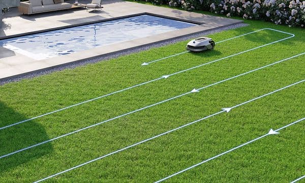 Illustrerede linjer der viser hvilket mønster Dreame A1 robotplæneklipper kører i