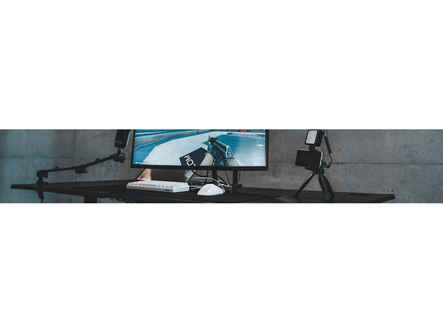 streaming-setup-on-a-desk