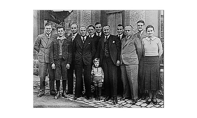 Häfele - Picture about company history - a group of people in a photo