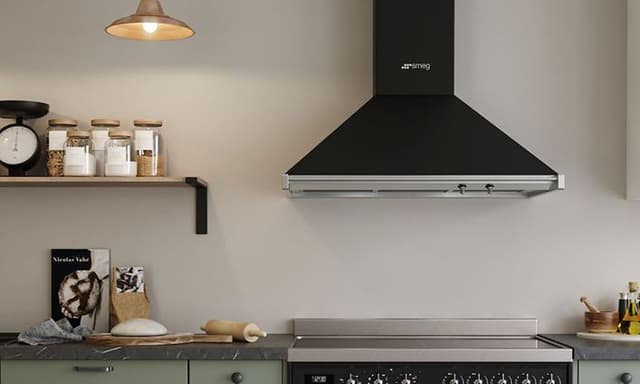 Nærbilde av en veggmontert ventilator i et Trend Sage Epoq-kjøkken