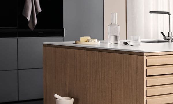 Epoq - Moderni keittiö - Epoq Trend Blue Harmony -keittiö ja  Epoq Lamella -keittiösaareke