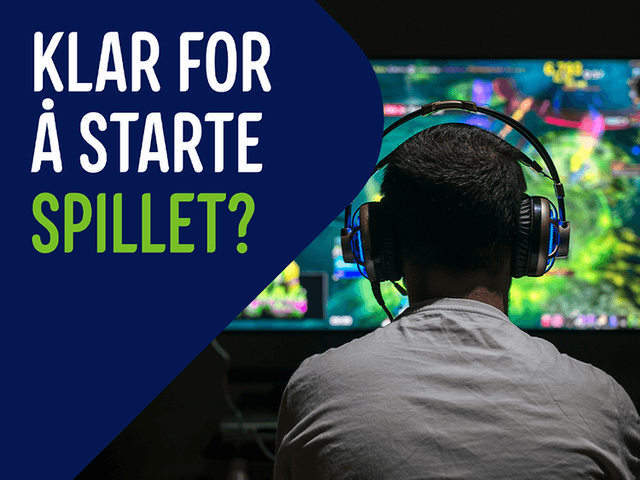 En mann med gamingheadsett foran et TV-spill og teksten Klar for å starte spillet?