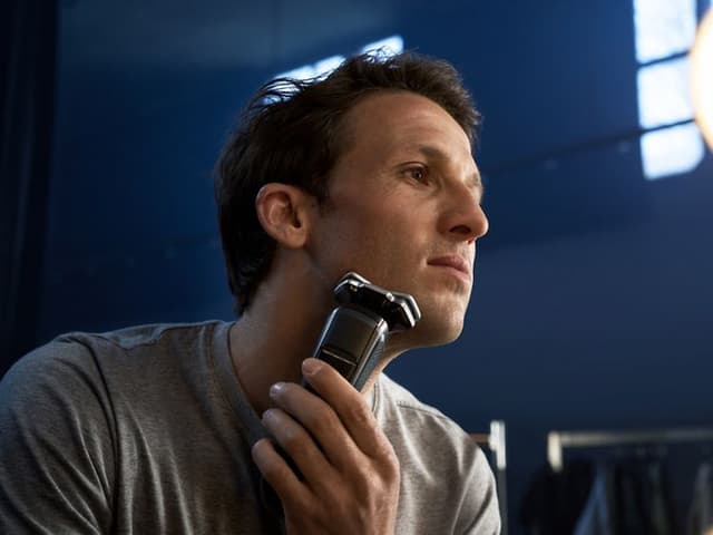Philips S8000 giver en glat hudfølelse og klipper håret tæt
