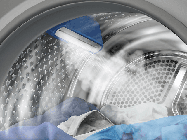 Bedst i test tørretumbler: Det indre af en tørretumbler med tøj indeni