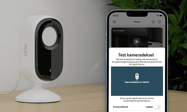 Arlo Essential 2K innendørs overvåkningskamera med automatisk personvernskjold for linsen