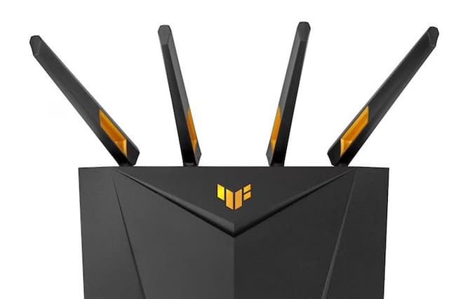 Router Assus in black and gold