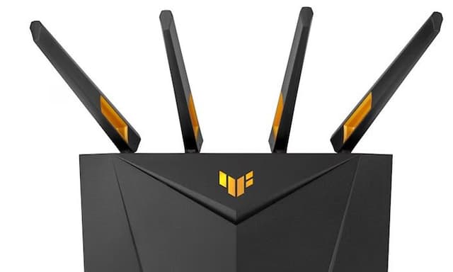 Router Assus in black and gold