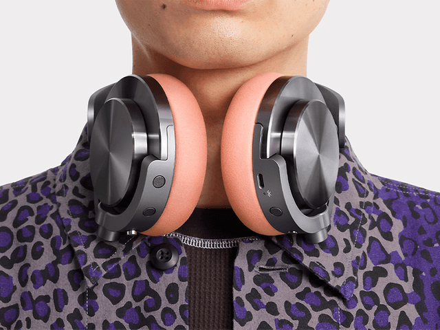 OnTrac on-ear hodetelefoner med rosa øreputer