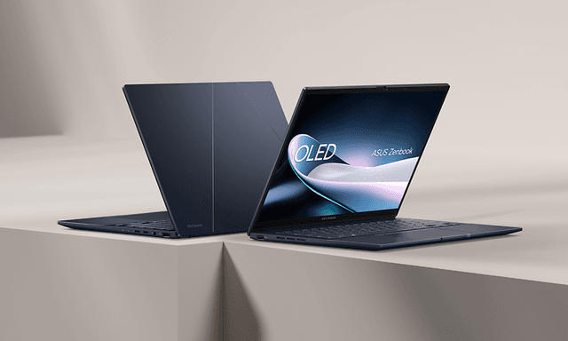 Kaksi ASUS Zenbook 14 OLED UX3405MA -kannettavaa vastakkain