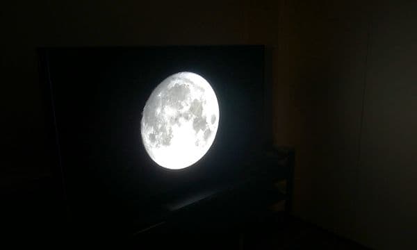 Local dimming moon