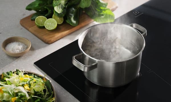 Electrolux - Kokeplater - Få raskere matlaging med PowerBoost