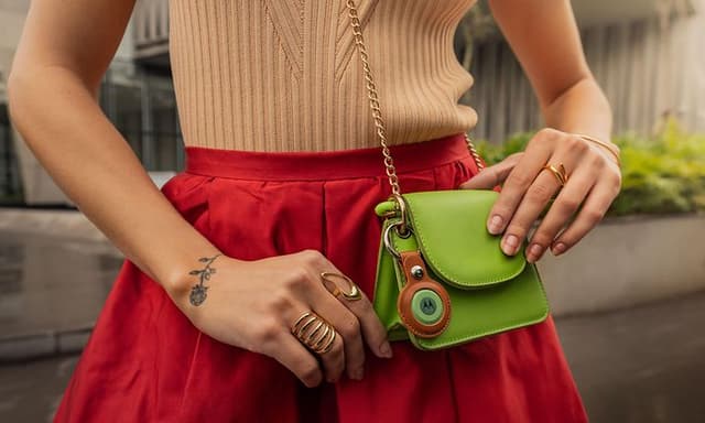 Moto-tag on-purse