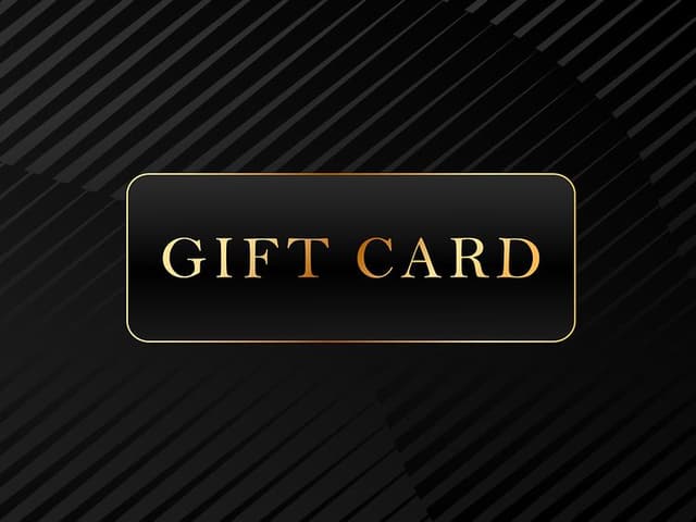 Sana Giftcard kirjoitettuna kullan värisin kirjaimin mustalle taustalle