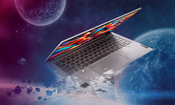 Harmaa Lenovo IdeaPad Slim 5x kannettava tietokone, ja taustalla planeettoja ja avaruusteemainen taustakuva
