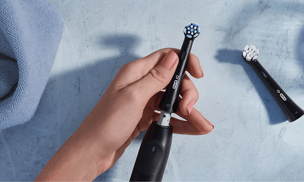 OralB - Electrcal toothbrush - iO2 Lifestyle 1