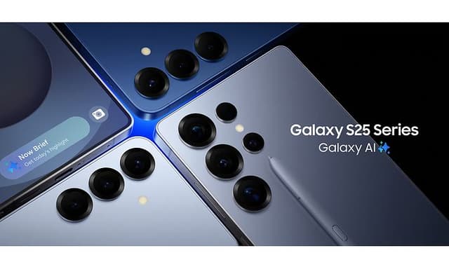 Samsung Galaxy S25-seriens telefoner ved siden af hinanden