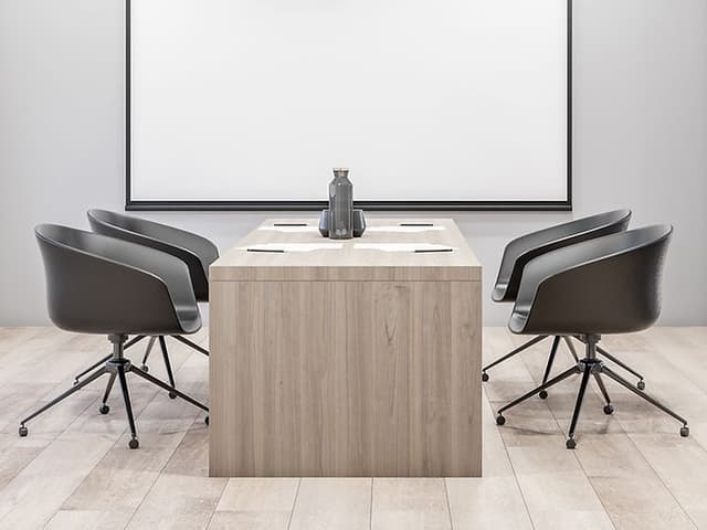 B2B - Meeting room - Small meeting room with table and four chairs_1920x320