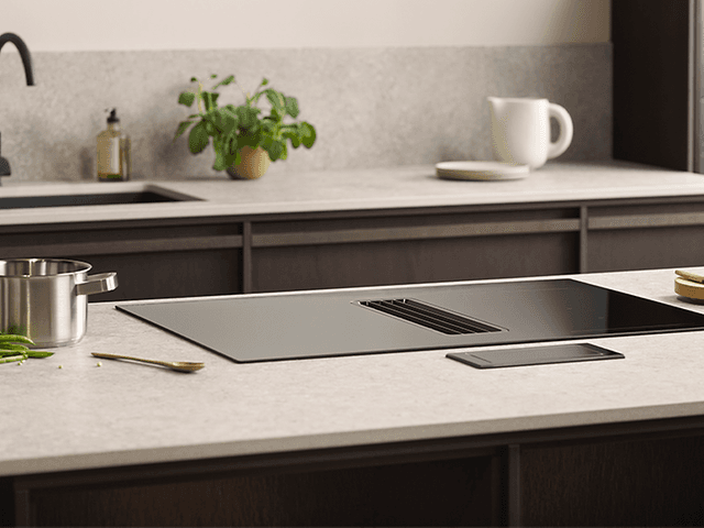 Epoq news teaser banner with Epoq Contour dark oak kitchen