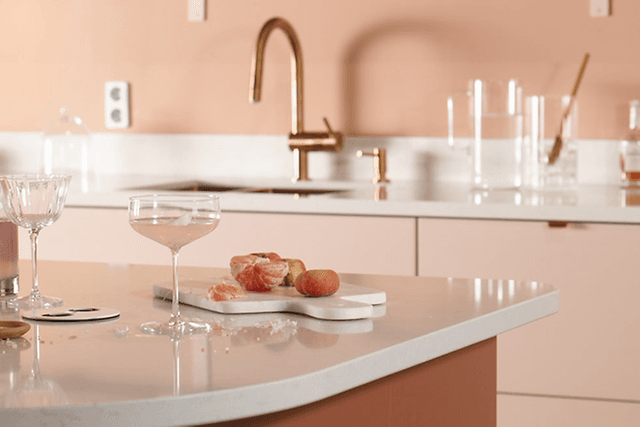 Epoq Trend Blush kök med hyllor av dricksglas