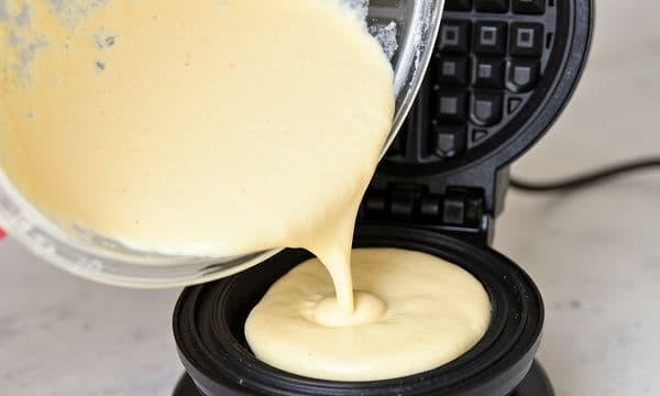 Heller vaffelrøre i et vaffeljern